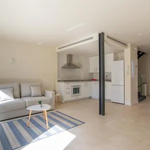https://urbe10-carreteria-big-terrace-suite.hotelsinnerja.org